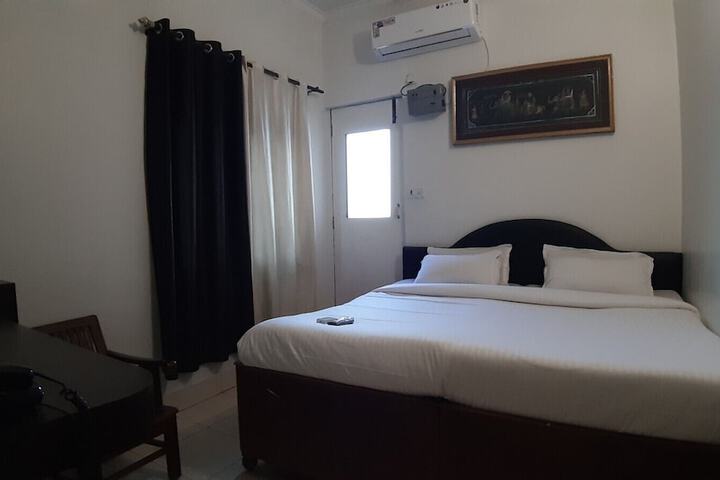 Room 37 of 83