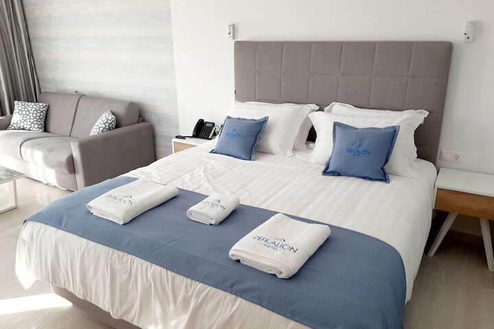Room 4 of 98