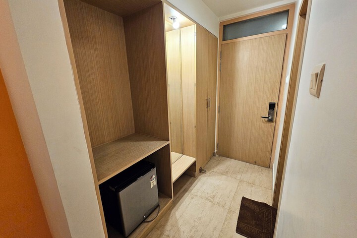 Room 9 of 23