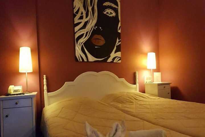 Room 28 of 48