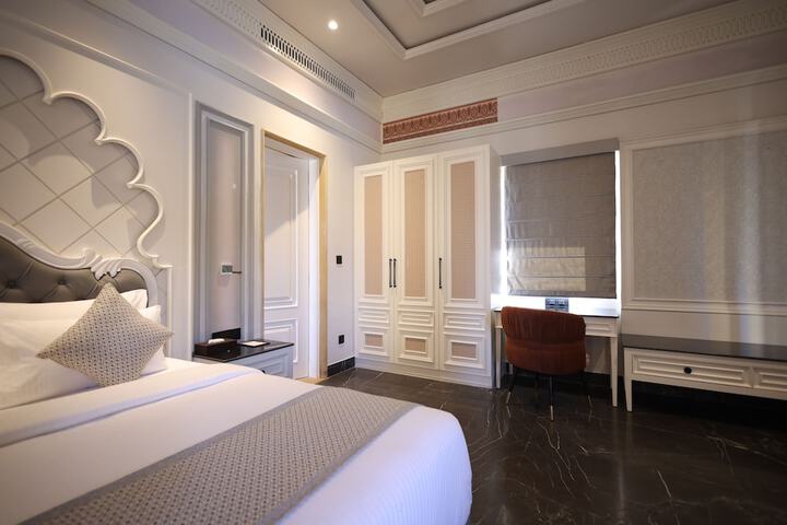 Room 22 of 43