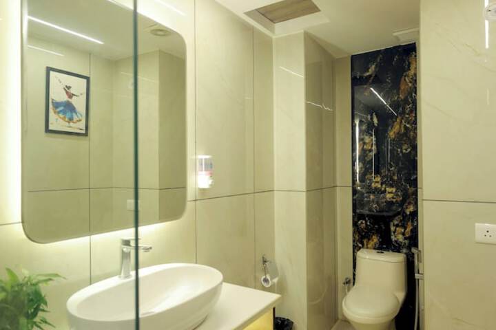 Room 53 of 75