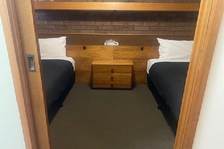Room 27 of 75