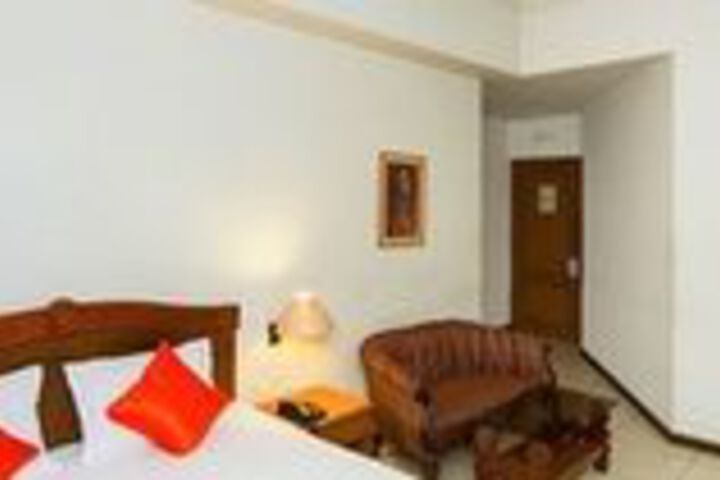 Room 12 of 16