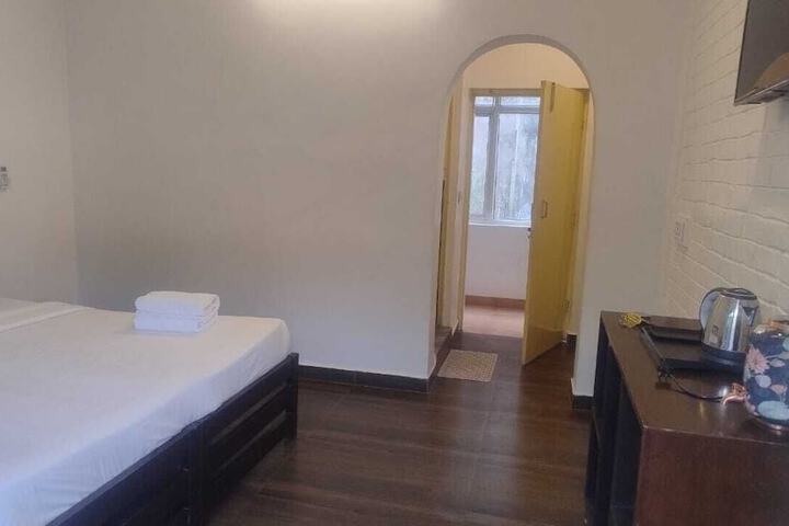 Room 11 of 28