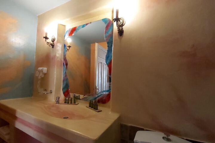Room 204 of 446