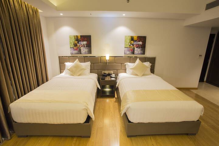 Room 3 of 102