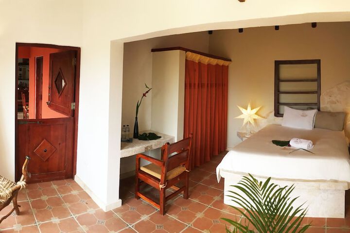 Room 12 of 77