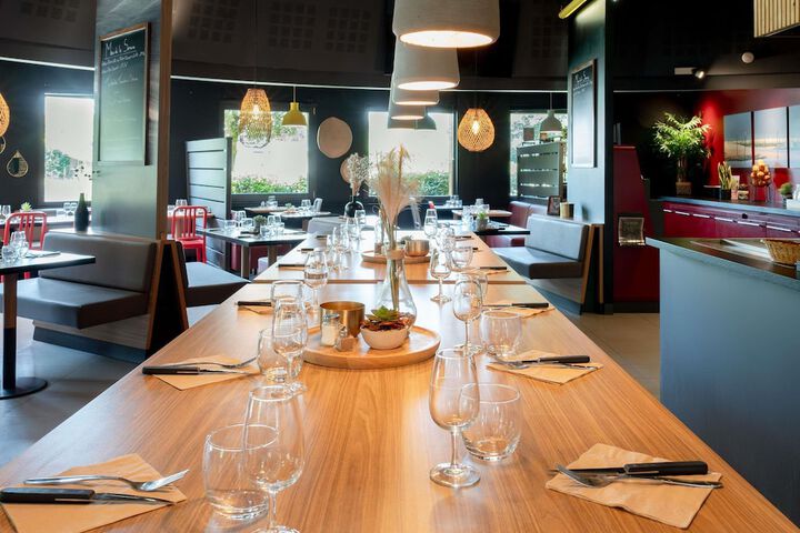 Dining 49 of 77