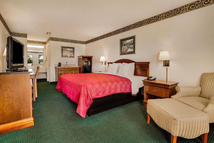 1 King Bed (6 of 11)