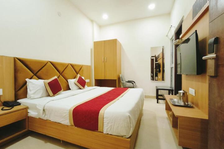 Hotel Bansal Paradise at Golden Temple