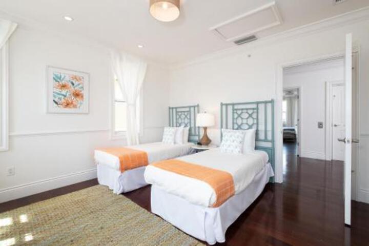 Photo of Marlin Bay Yacht Club 3822