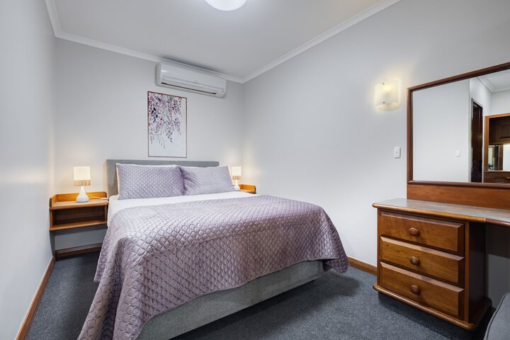 Room 10 of 38