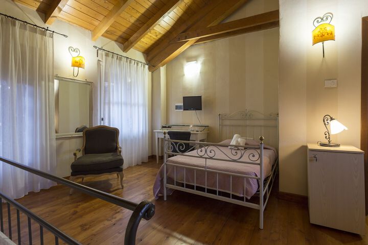 Room 4 of 23