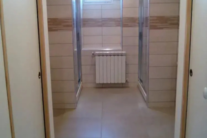 Room 9 of 11