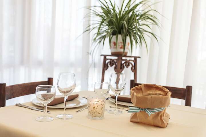 Dining 33 of 57