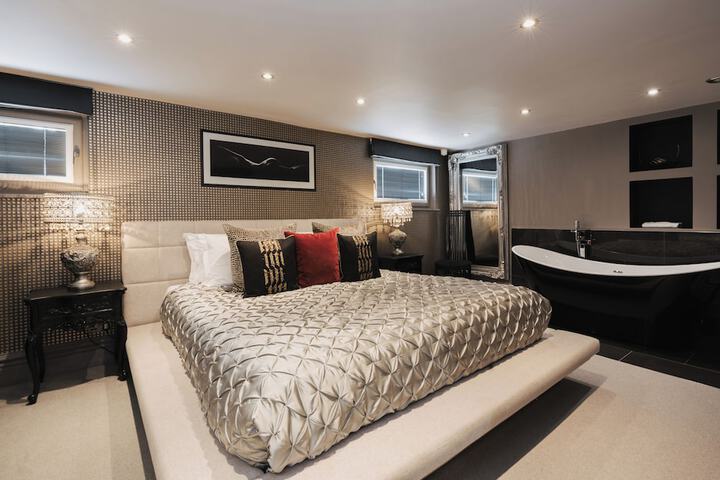 Room 2 of 75