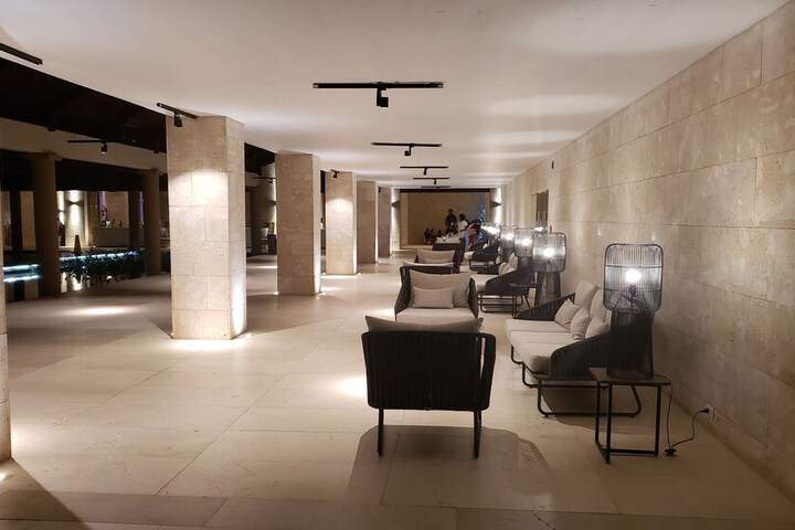 Hotel Interior 10 of 322