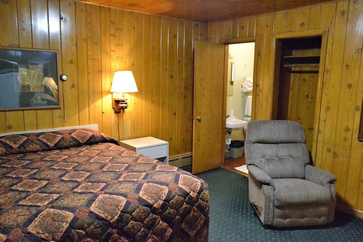 Room 28 of 81