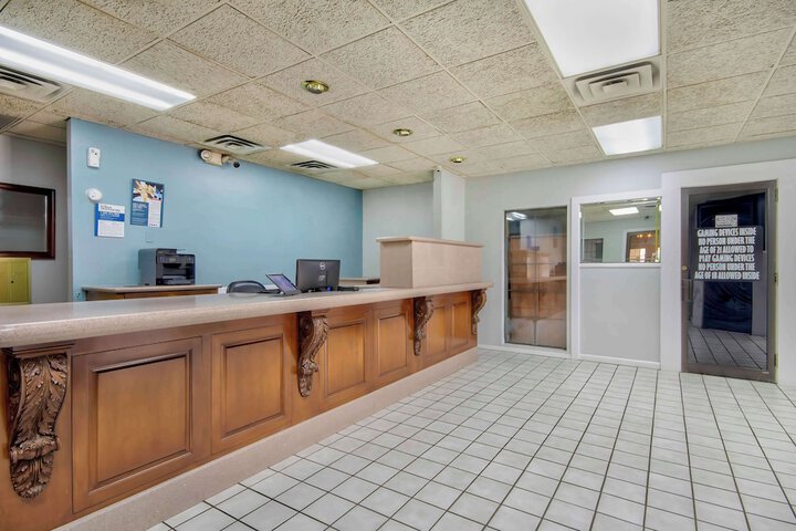 Entrance & Lobby