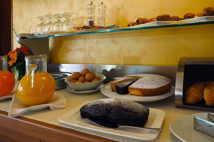 Breakfast/Coffee Service 19 of 37