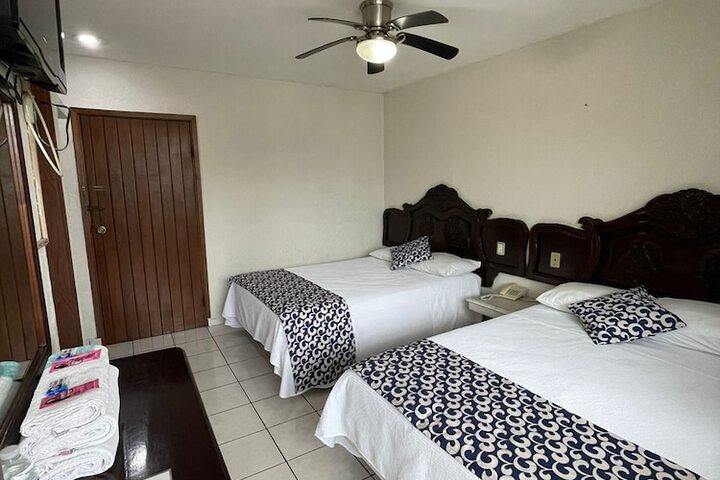 Room 4 of 16