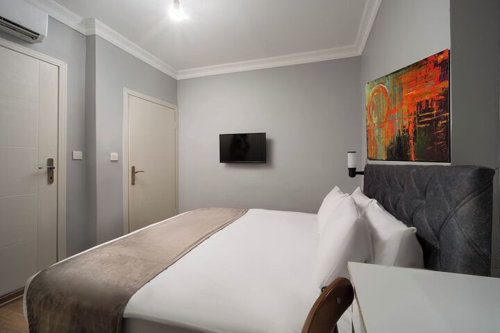 Room 11 of 15