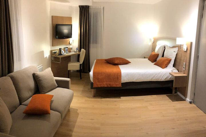 Room 9 of 127