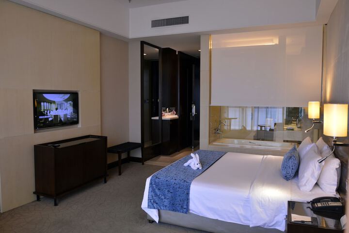 Room 21 of 33