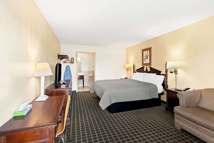 Room 12 of 27