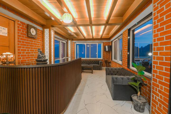 Hotel Silver Line by LA Casa (Near Mall Road)
