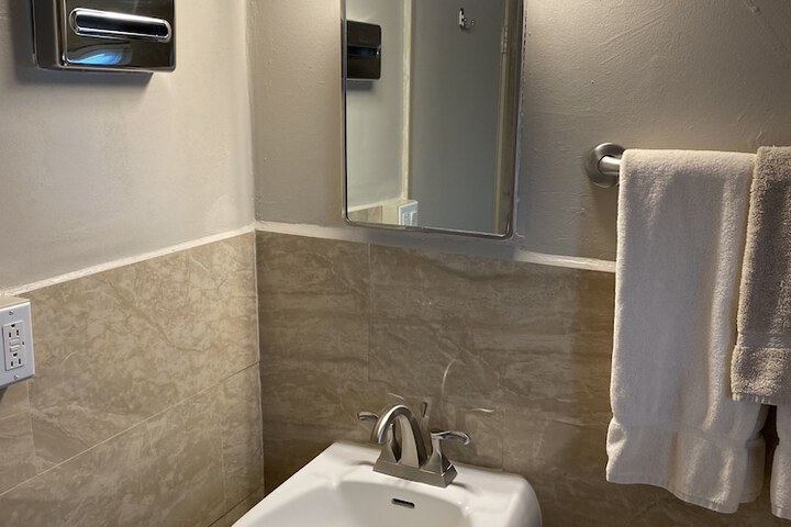Room 13 of 35