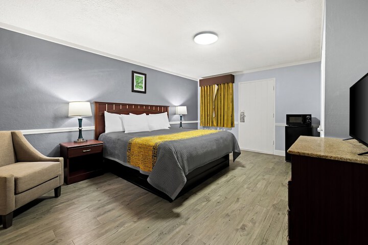 Standard | King Bed (11 of 14)