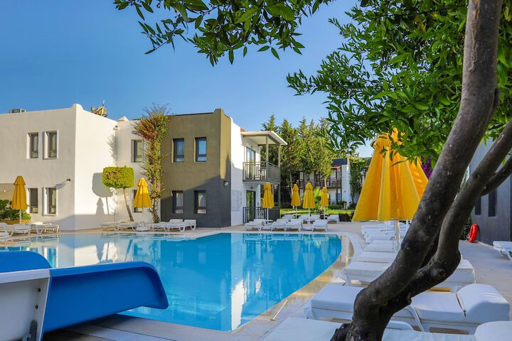 Hotel with Pool