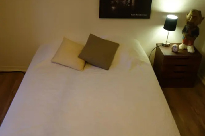 Room 11 of 17