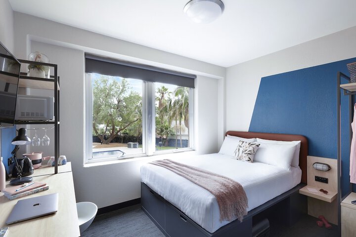 Room 18 of 80