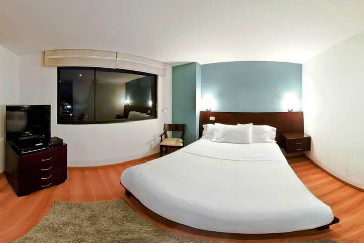 Room 6 of 8