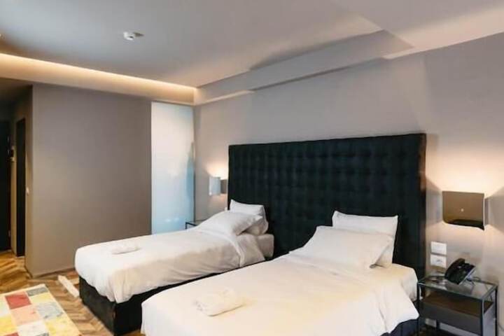Room 2 of 29