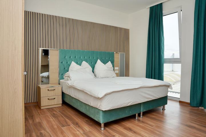 Room 8 of 14