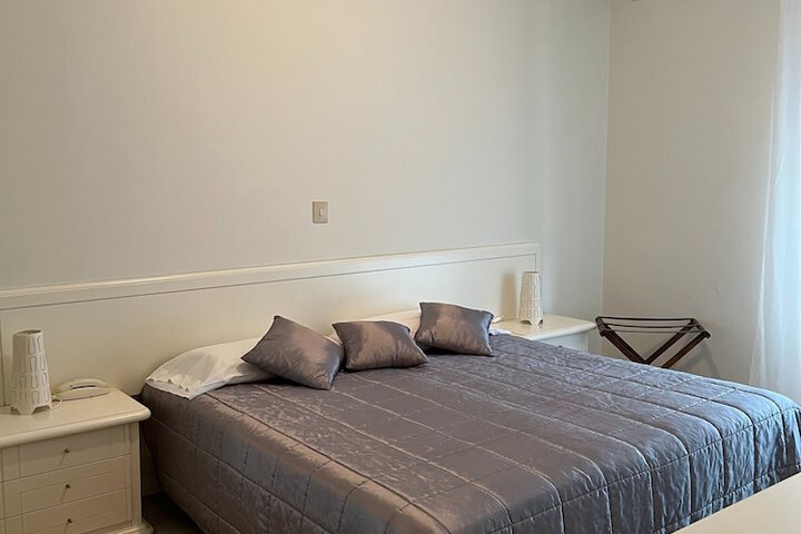 Room 65 of 154