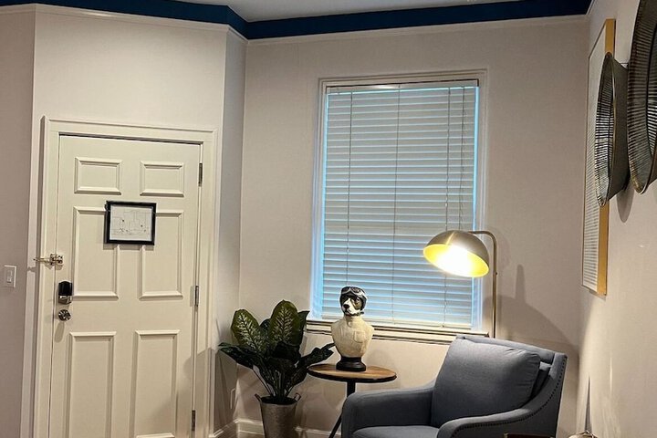 Room 45 of 142