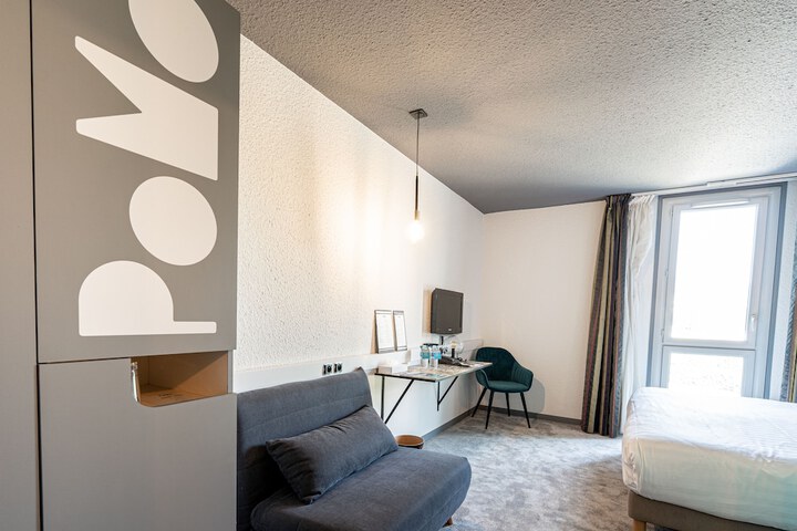 Room 5 of 35