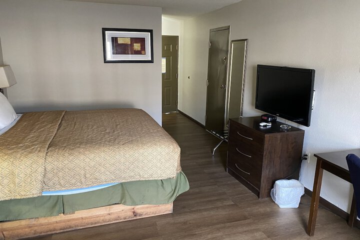 Room 11 of 34