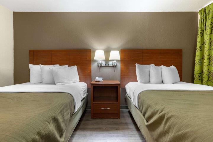 2 Double Beds (11 of 11)