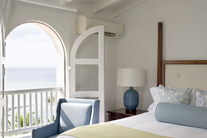 Room 4 of 73