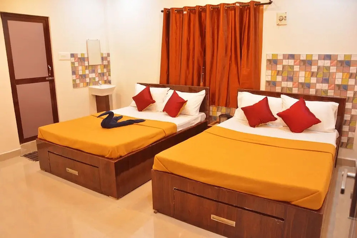 Room 4 of 9