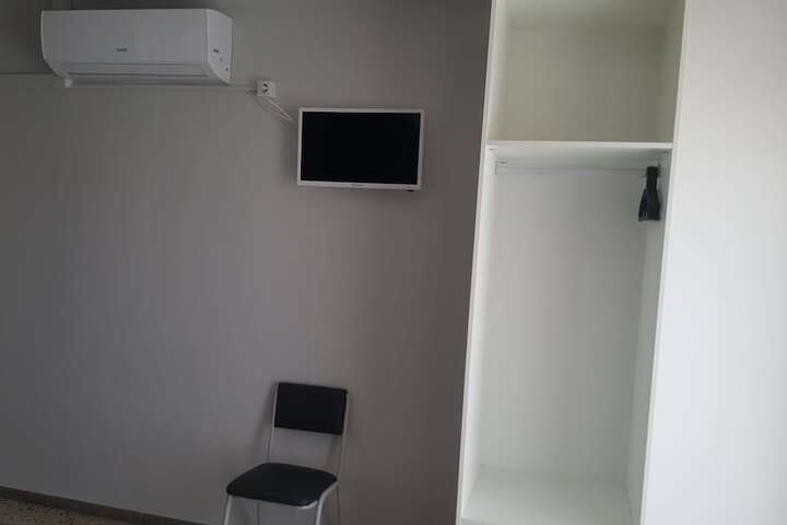 Room 7 of 32