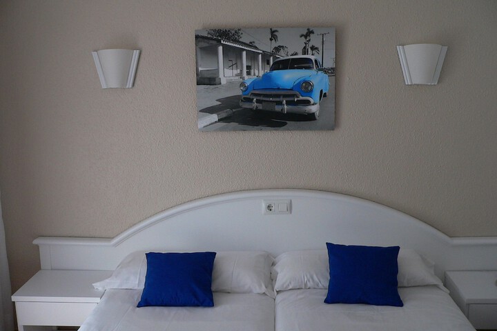 Room 3 of 40