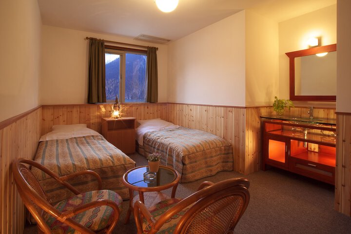Room 4 of 92