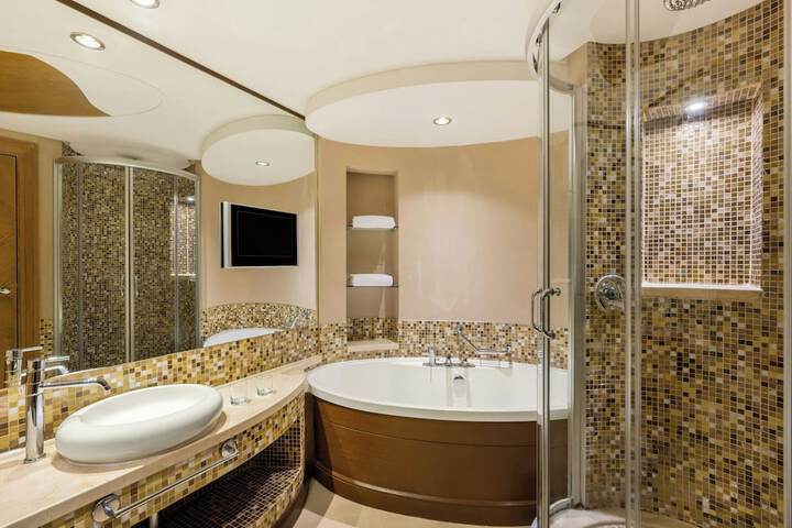 Room 42 of 152